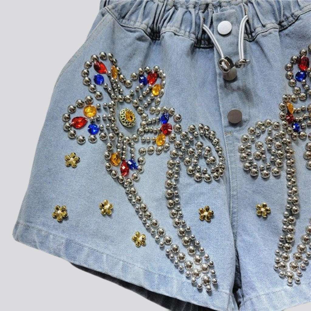 Shorts vaqueros adornados con adornos florales