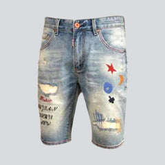 Zerrissene Jeansshorts für Herren mit Stickerei