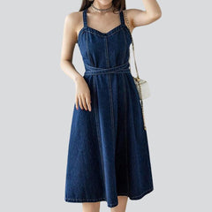 Sleeveless knee-length denim dress