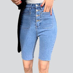 Gerade Jeansshorts mit geknöpften Taschen