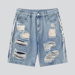 Gerade geschnittene Streetwear-Jeansshorts im Distressed-Look