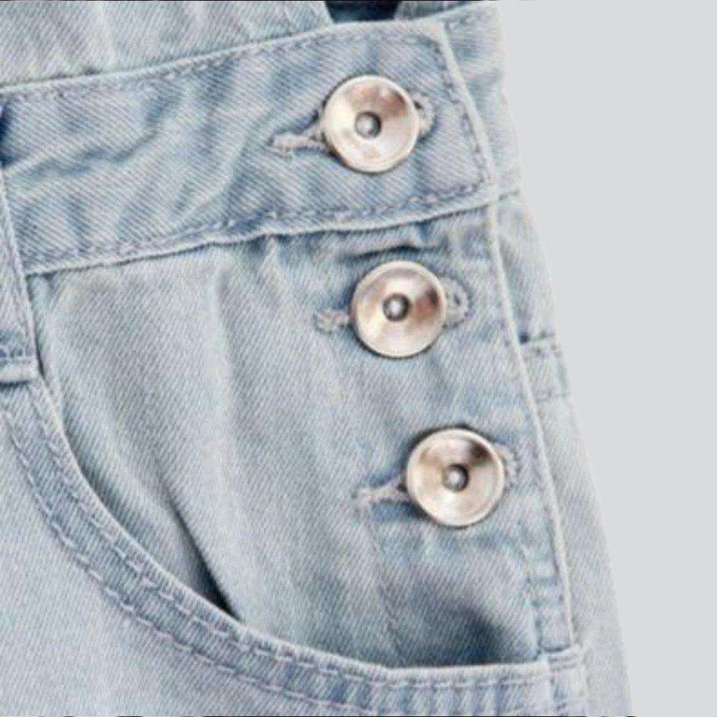 Leicht gewaschener, zerrissener Jeans-Strampler