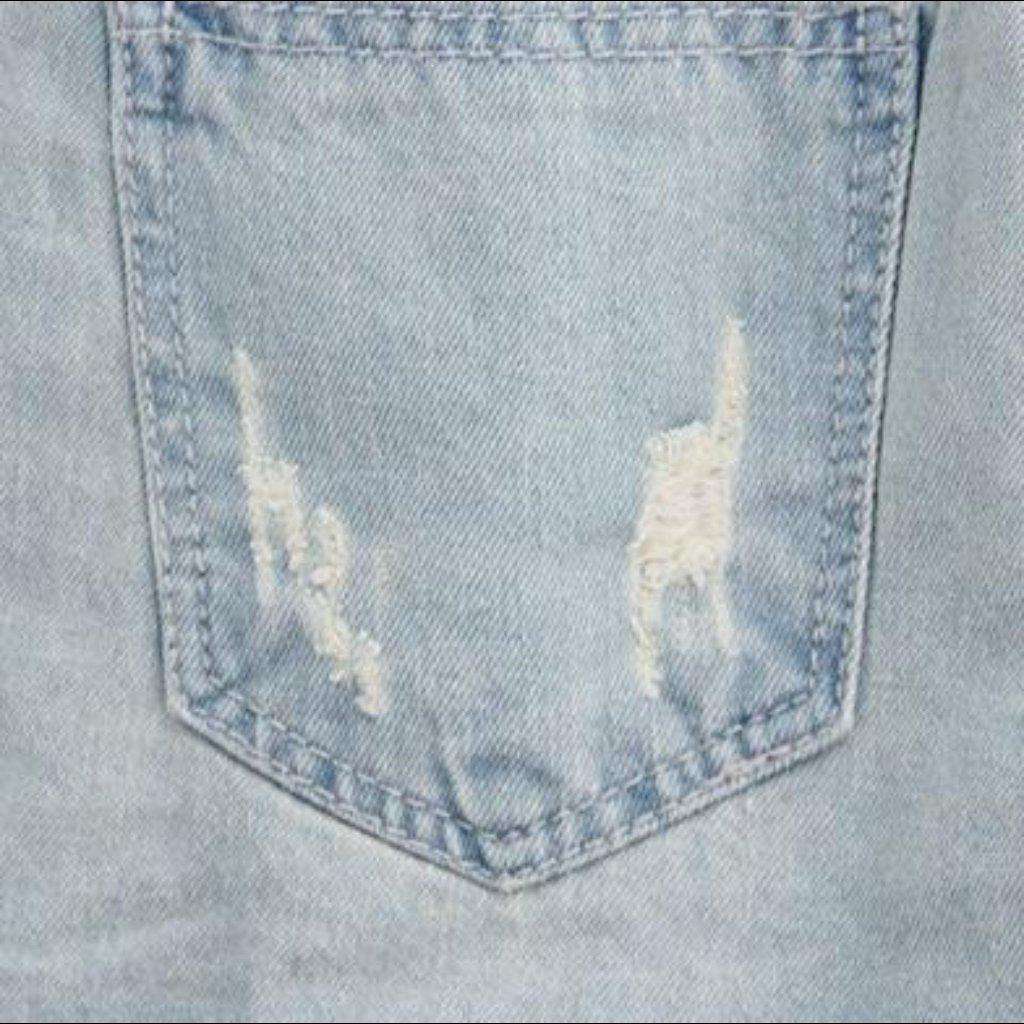 Leicht gewaschener, zerrissener Jeans-Strampler