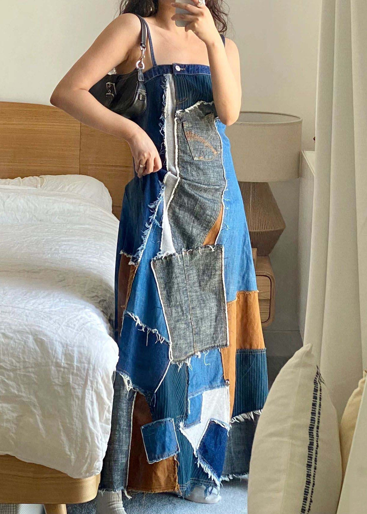 Einzigartiges blaues asymmetrisches Patchwork-Jeanskleid mit Spaghettiträgern