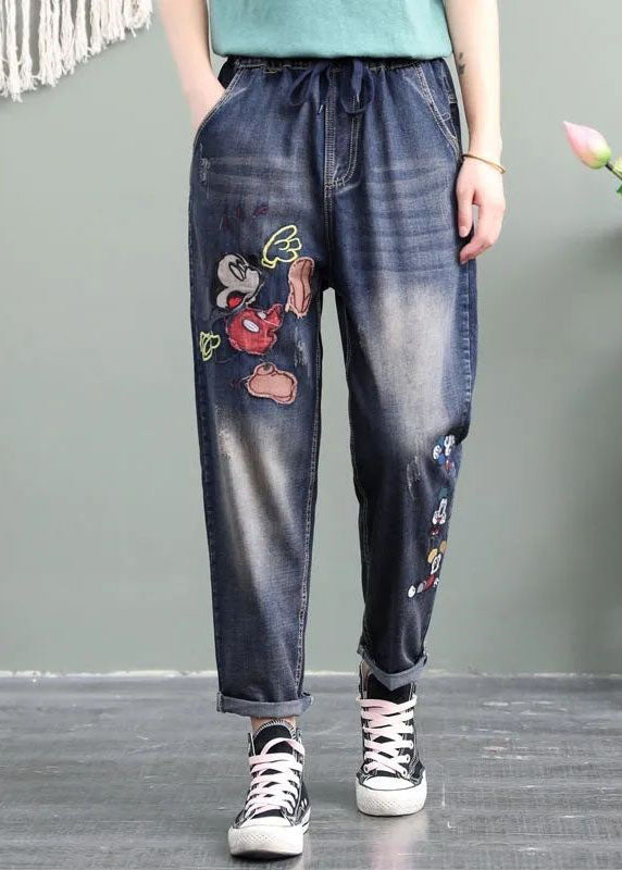 Einzigartige blaue Patchwork-Jeanshose mit Cartoon-Stickerei und Taschen