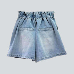 Baggy Jeansshorts mit winzigen Strasssteinen