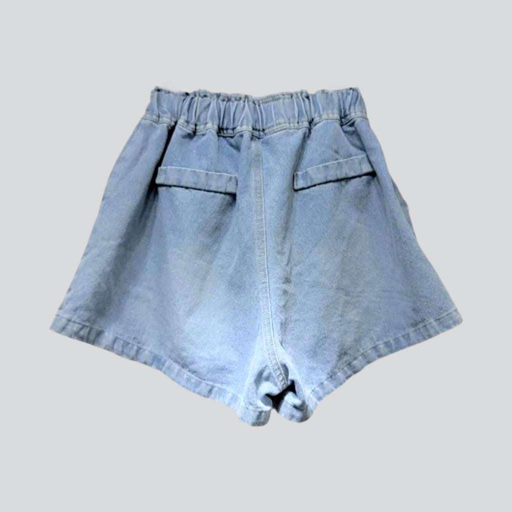 Shorts vaqueros adornados con adornos florales