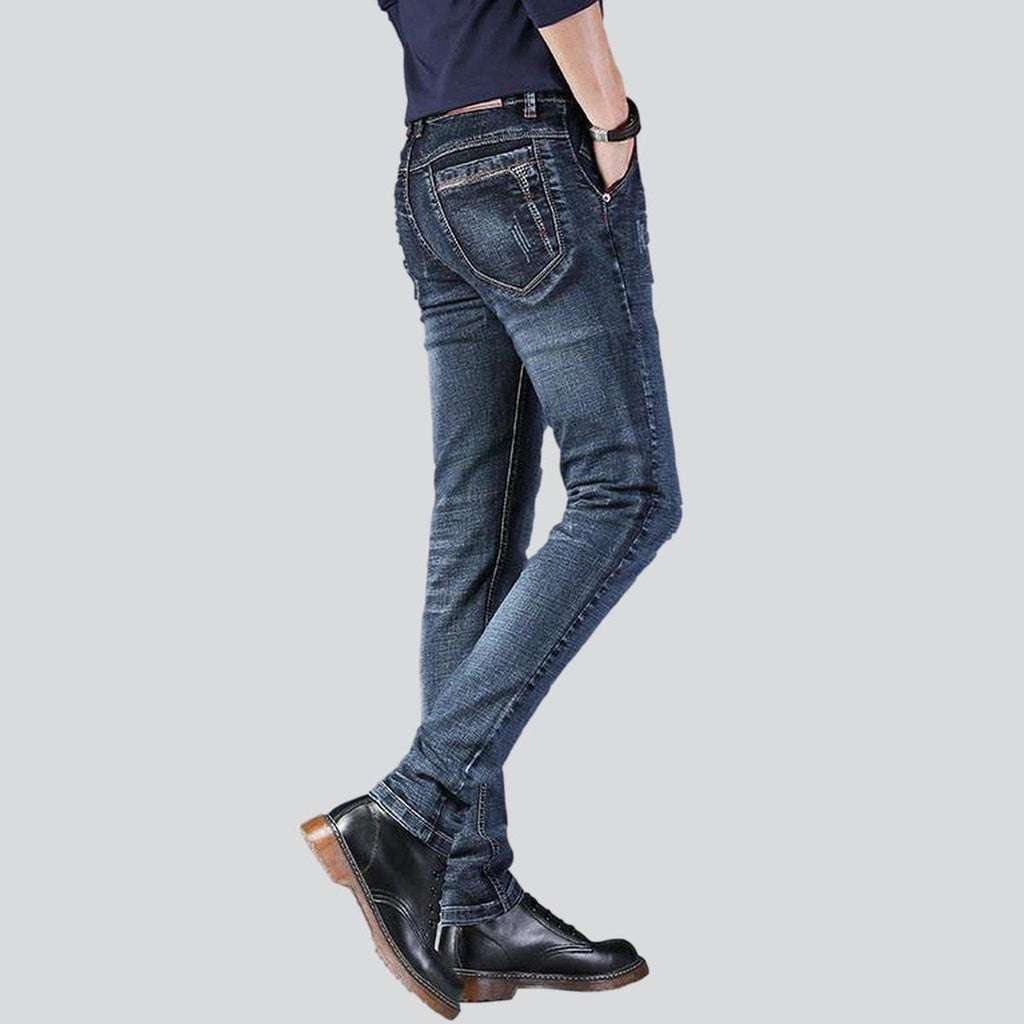 Dunkelblaue Herrenjeans