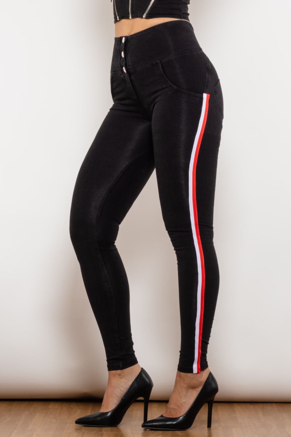 Skinny Jeans mit seitlichen Streifen und Knöpfen