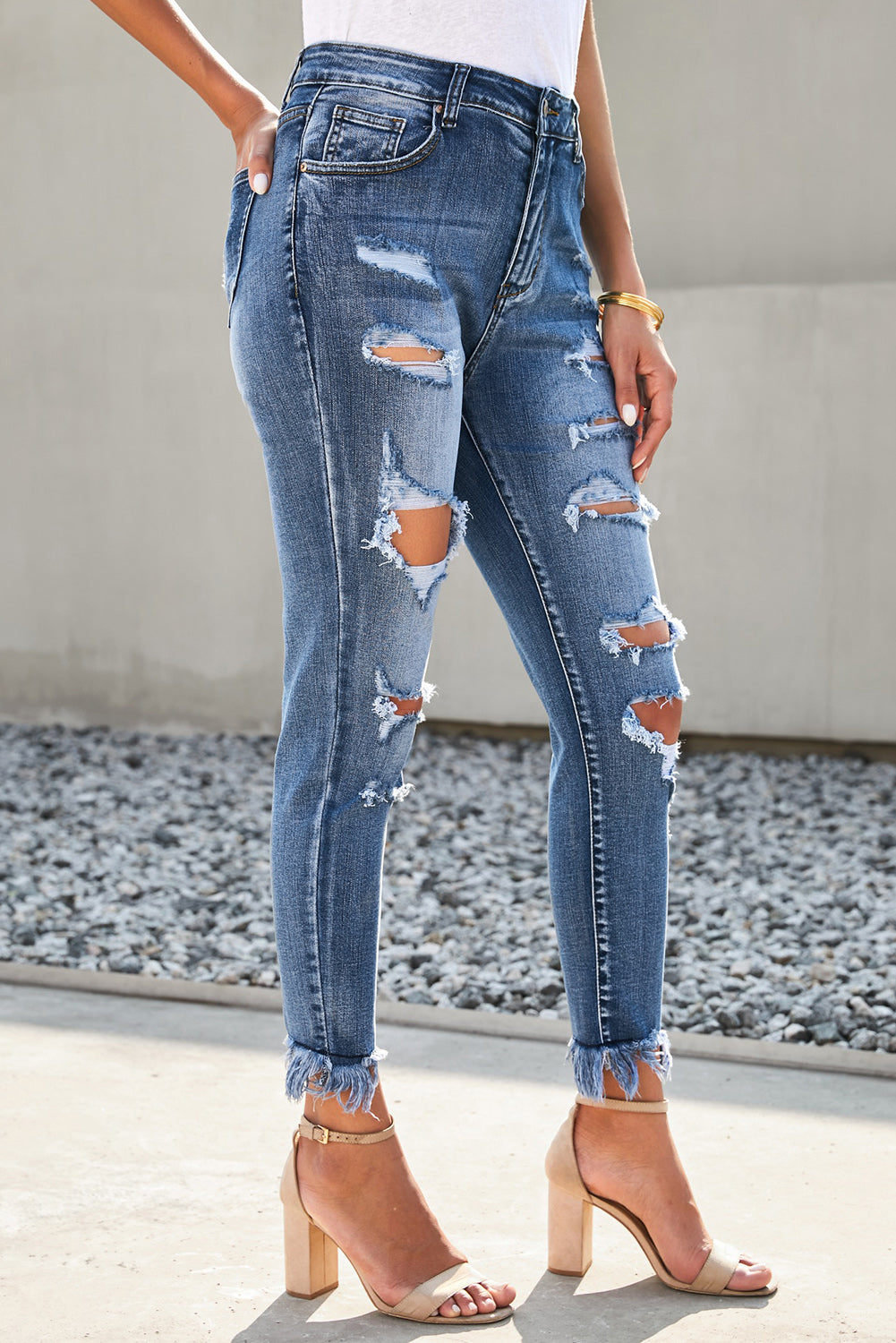 Baeful – Kurze Jeans im Used-Look mit ausgefranstem Saum