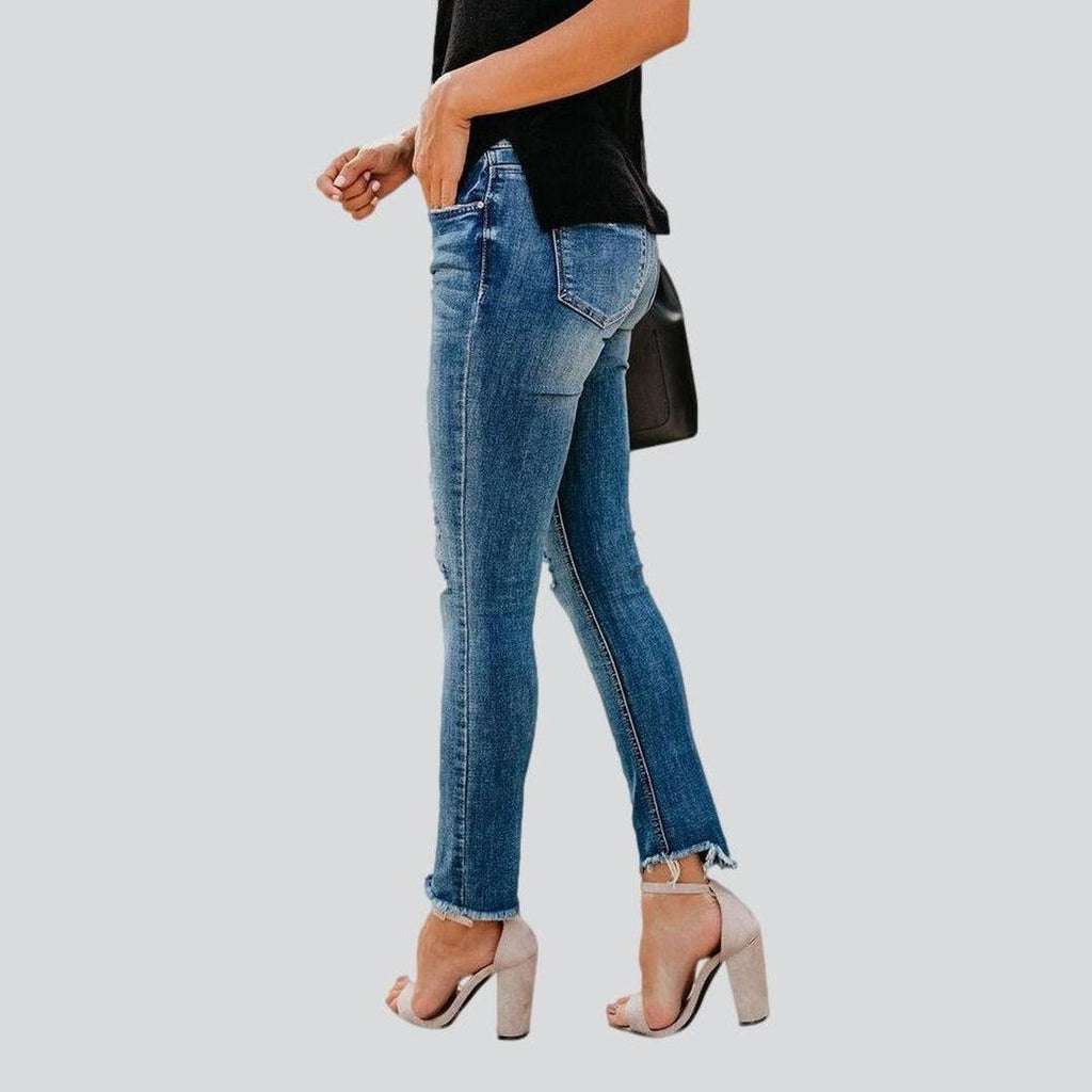 Distressed women skinny jeans