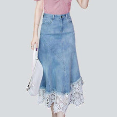 Denim skirt embroidered with lace