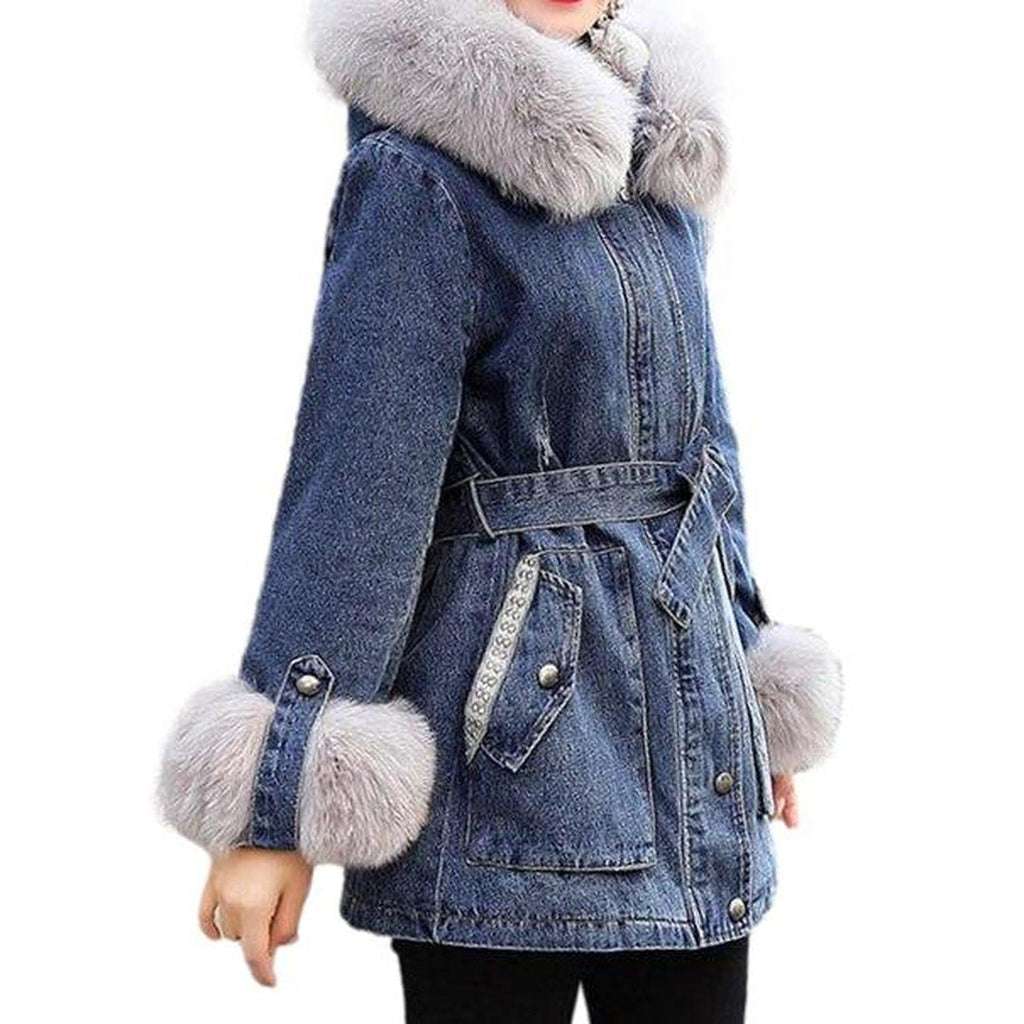 Chaqueta vaquera clásica de invierno para mujer.