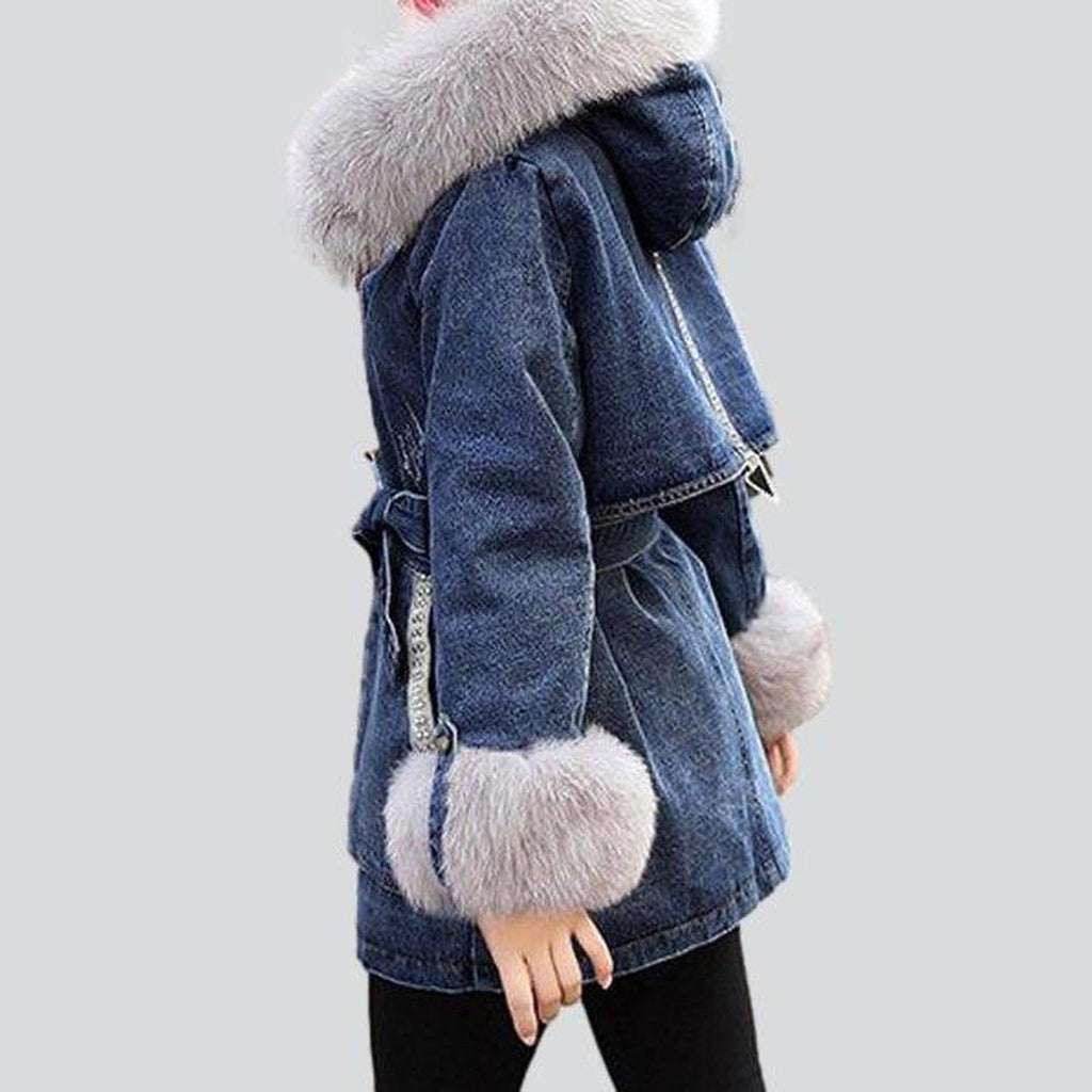 Chaqueta vaquera clásica de invierno para mujer.