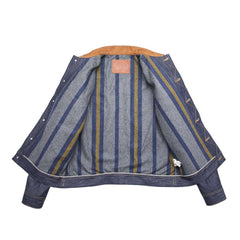 Denim jacket with a brown collar